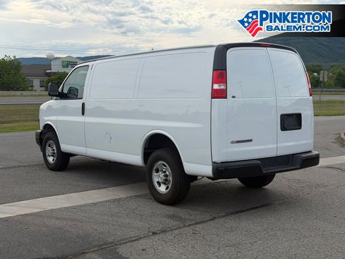 Used 2024 Chevrolet Express 2500 w/ Driver Convenience Package RWD image 3