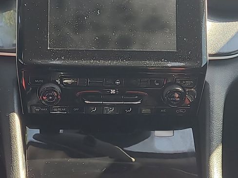 Used 2021 Jeep Grand Cherokee L Laredo w/ Luxury Tech Group I image 23