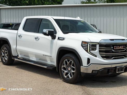 Used 2022 GMC Sierra 1500 SLT RWD image 3