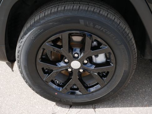 Used 2023 Jeep Grand Cherokee Limited AWD/4WD image 15