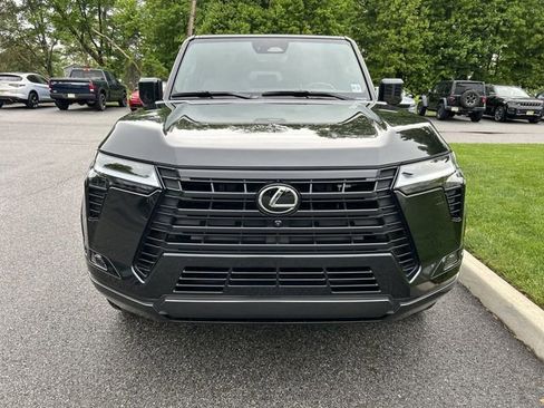 Used 2024 Lexus GX 550 w/ Cold Area Package AWD/4WD image 3