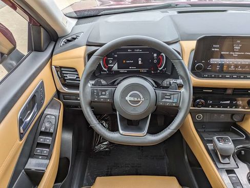 Used 2023 Nissan Rogue Platinum FWD image 18