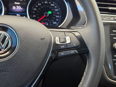 Used 2021 Volkswagen Tiguan SE w/ Panoramic Sunroof Package image 23