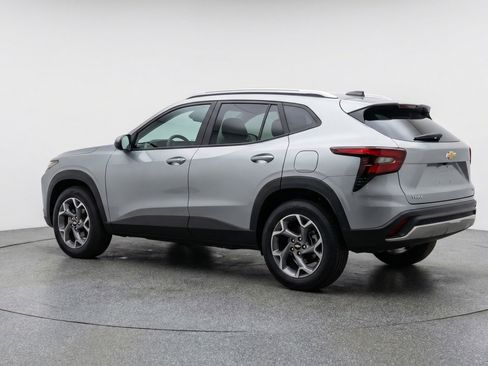 Used 2025 Chevrolet Trax LT image 6