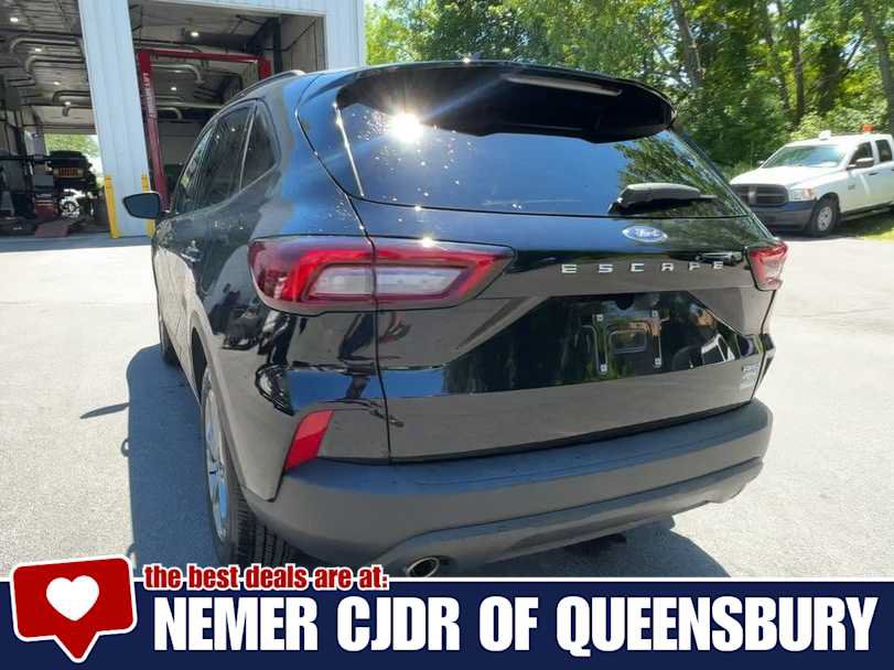 Used 2025 Ford Escape ST-Line Select AWD/4WD image 7