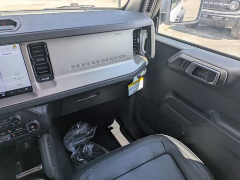 New 2026 Ford Bronco Outer Banks w/ Sasquatch Package AWD/4WD image 16