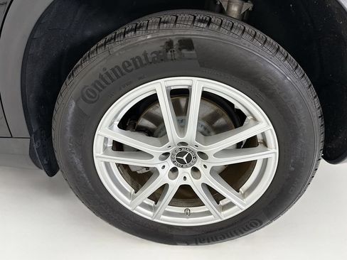 Used 2023 Mercedes-Benz GLC 300 w/ Exclusive Trim Package image 30