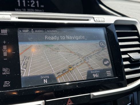 Used 2016 Honda Accord Touring image 11