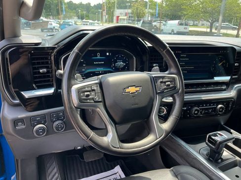 Used 2022 Chevrolet Silverado 1500 LTZ w/ LTZ Convenience Package II AWD/4WD image 17