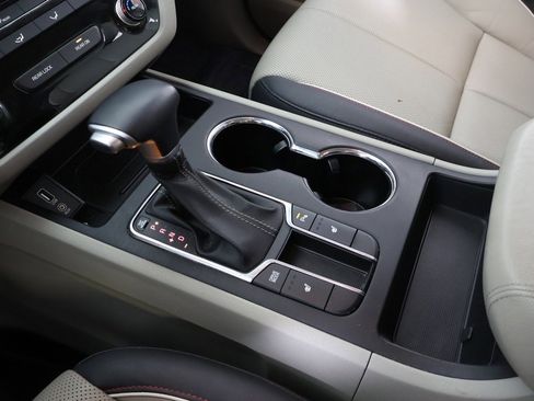 Used 2019 Kia Sedona EX image 47