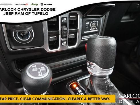 Used 2025 Jeep Wrangler Unlimited Sahara AWD/4WD image 24