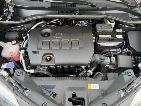 Certified 2022 Toyota C-HR XLE image 10