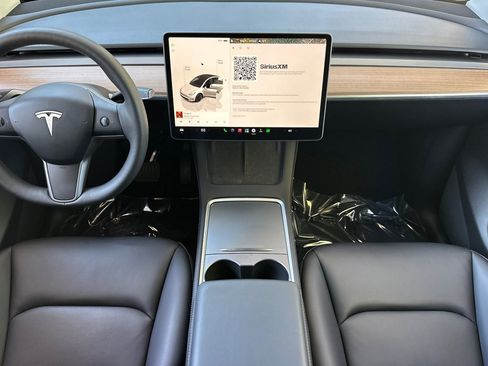 Used 2025 Tesla Model Y Long Range RWD image 15