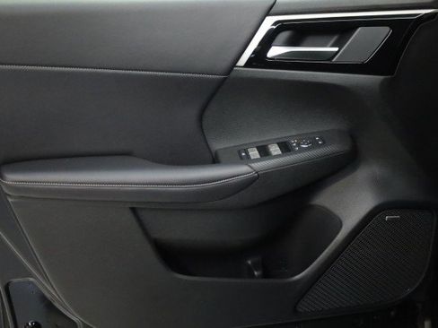 New 2025 Mitsubishi Outlander SE image 15