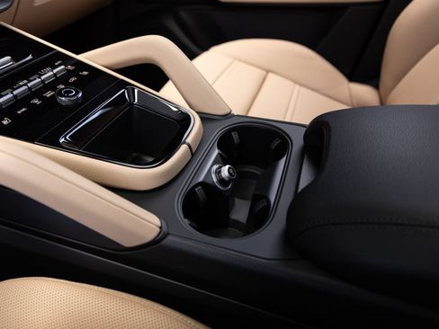 Certified 2026 Porsche Cayenne Coupe AWD/4WD image 19