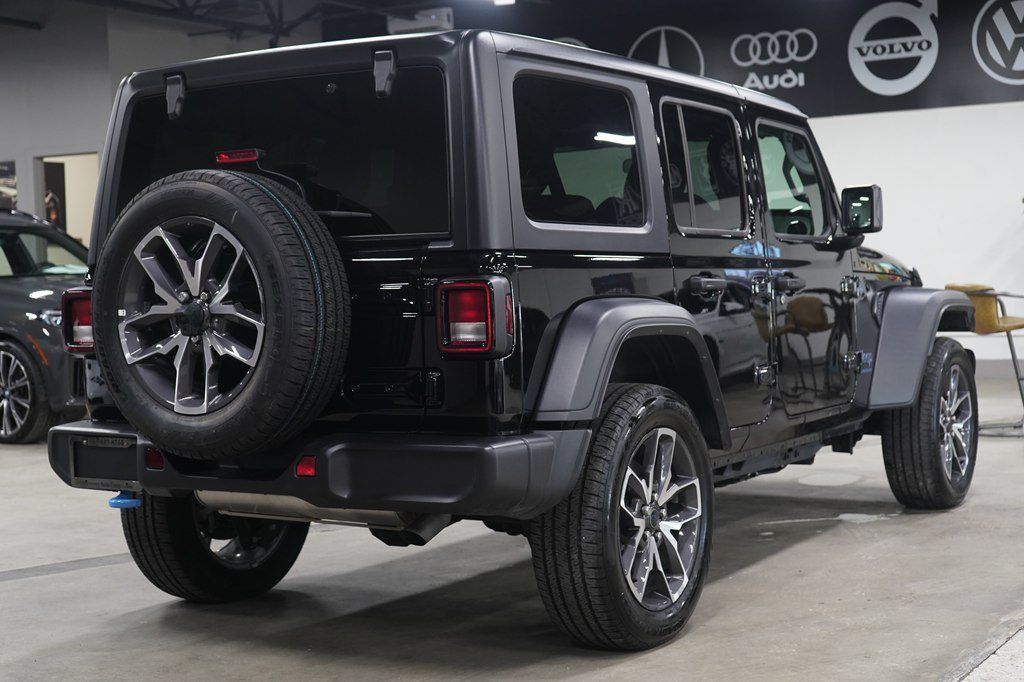 Used 2024 Jeep Wrangler Unlimited w/ Convenience Group AWD/4WD image 5