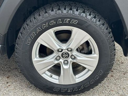 Certified 2019 Toyota RAV4 XLE w/ Convenience Package AWD/4WD image 27