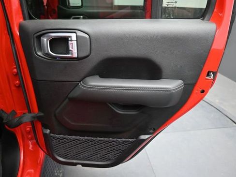 Used 2023 Jeep Wrangler Unlimited Sahara w/ Cold Weather Group AWD/4WD image 23