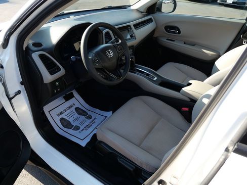 Used 2016 Honda HR-V LX image 9