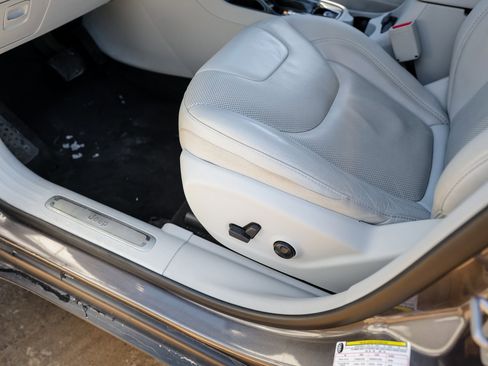 Used 2019 Jeep Cherokee Limited image 14