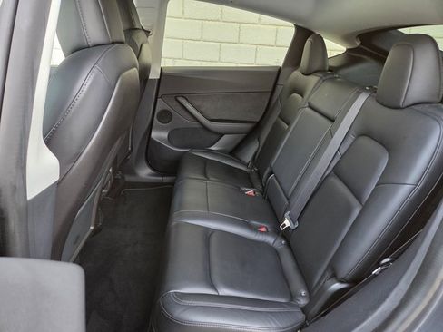 Used 2020 Tesla Model Y Long Range image 33