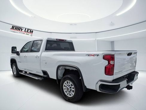 Used 2025 Chevrolet Silverado 2500 LT w/ Convenience Package AWD/4WD image 5