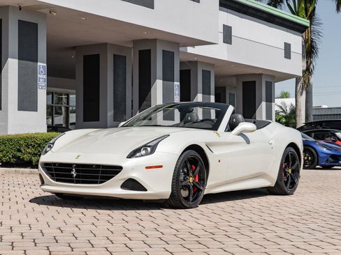 Used 2015 Ferrari California T image 33