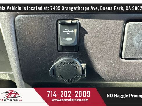 Used 2015 Toyota Sienna LE FWD image 33