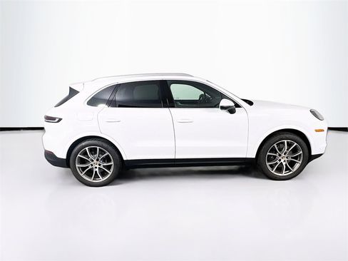 New 2026 Porsche Cayenne Base image 8