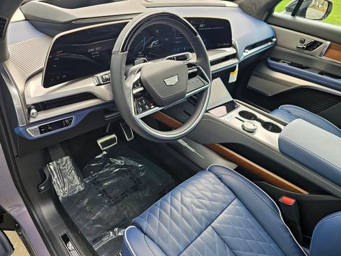 Used 2026 Cadillac Vistiq Premium Luxury image 22