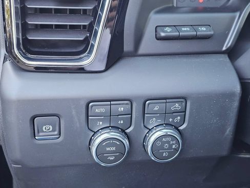 Used 2026 GMC Sierra 1500 Denali AWD/4WD image 27