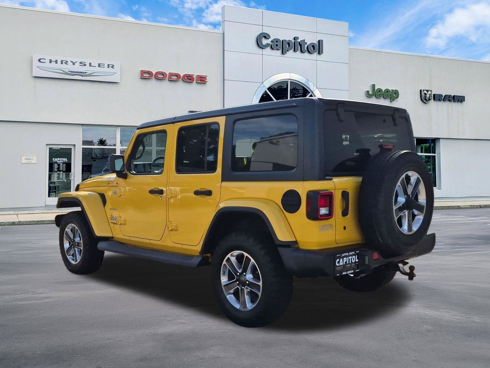 Used 2019 Jeep Wrangler Unlimited Sahara AWD/4WD image 5