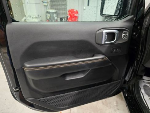 Used 2025 Jeep Wrangler Unlimited Sahara AWD/4WD image 12