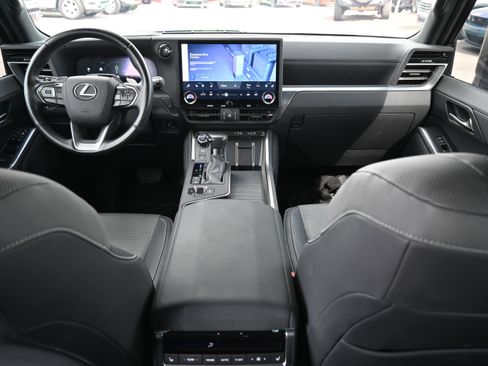 Used 2024 Lexus GX 550 w/ Cold Area Package image 3