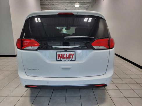 New 2027 Chrysler Pacifica Select AWD/4WD image 7