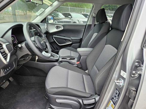 Certified 2025 Kia Soul LX w/ LX Technology Package FWD image 15