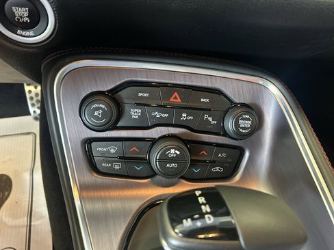 Used 2015 Dodge Challenger R/T Plus RWD image 19