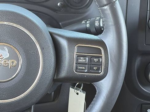 Used 2016 Jeep Patriot High Altitude FWD image 23