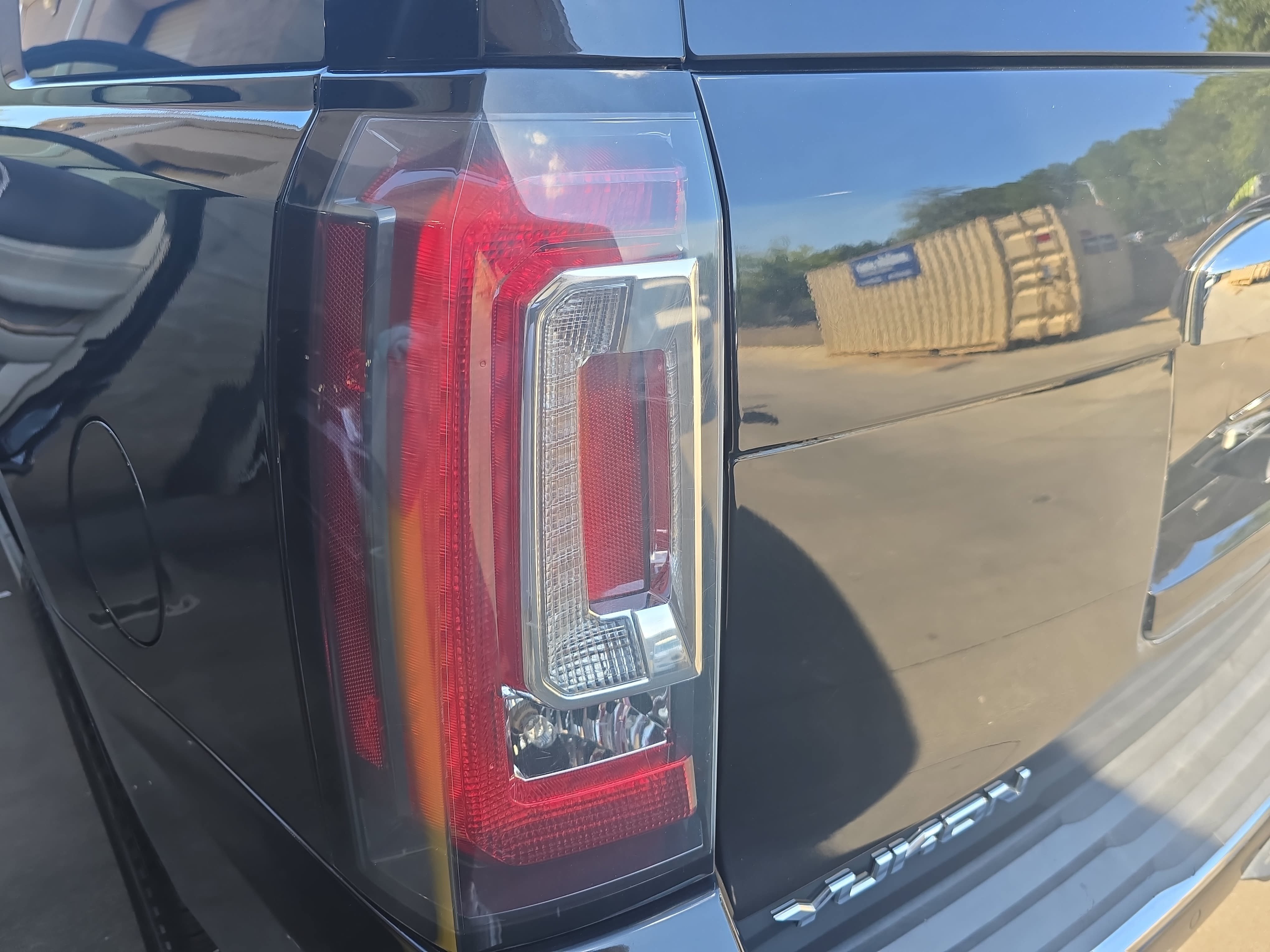 Used 2015 GMC Yukon Denali RWD image 36