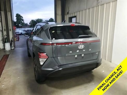 Used 2025 Hyundai Kona SEL AWD/4WD image 16