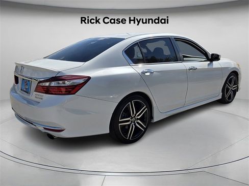 Used 2017 Honda Accord Sport image 6