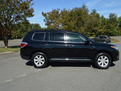 Used 2012 Toyota Highlander AWD image 4