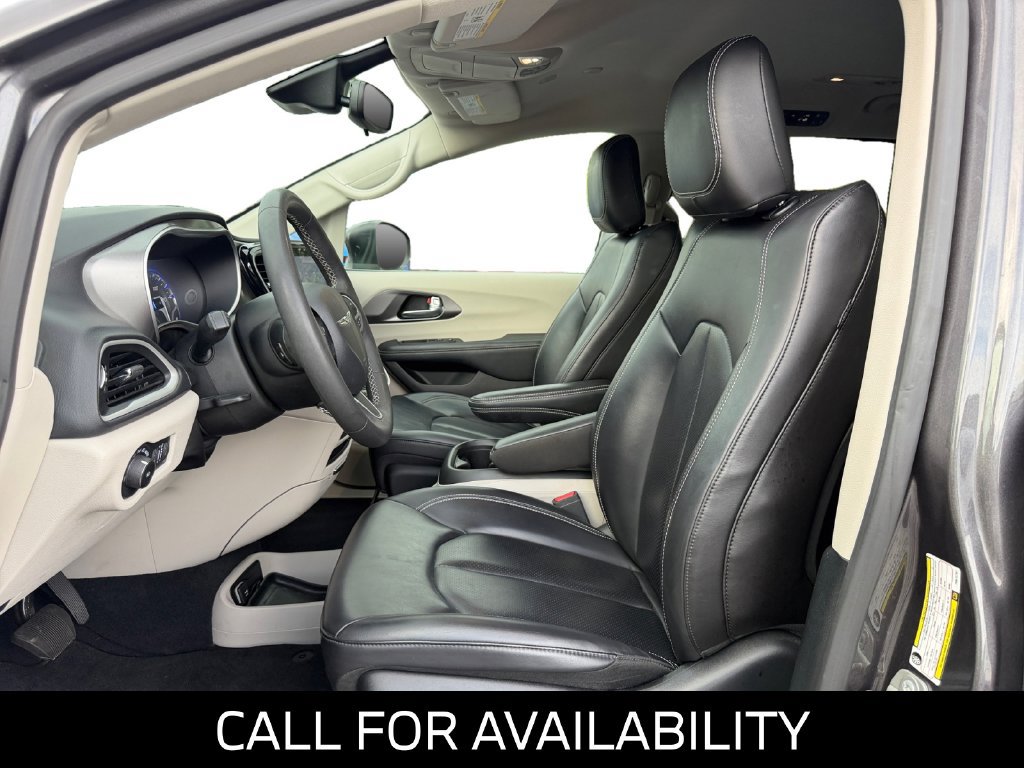 Used 2023 Chrysler Pacifica Touring-L FWD image 10