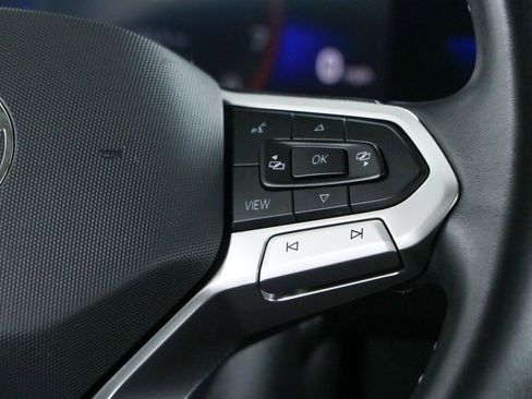 Used 2022 Volkswagen Tiguan SE FWD image 14