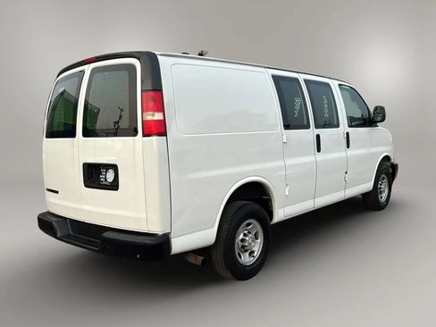 Used 2017 Chevrolet Express 2500 RWD image 3