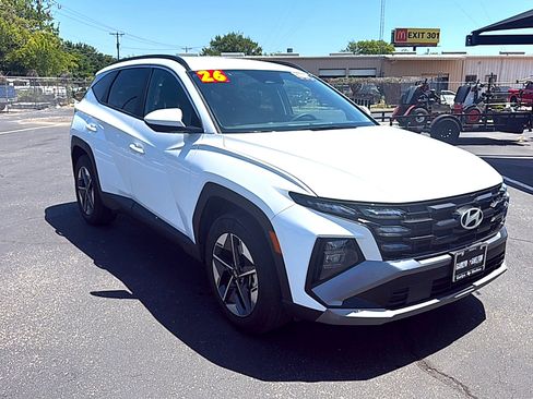 Used 2026 Hyundai Tucson SEL FWD image 2