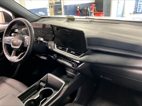 Used 2025 Chevrolet Equinox LT image 14