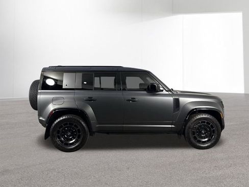 Used 2025 Land Rover Defender 110 AWD/4WD image 34
