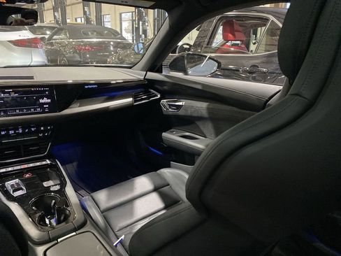 Used 2022 Audi e-tron GT Prestige image 3