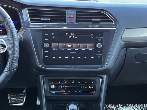 Used 2022 Volkswagen Tiguan SE R-Line image 16